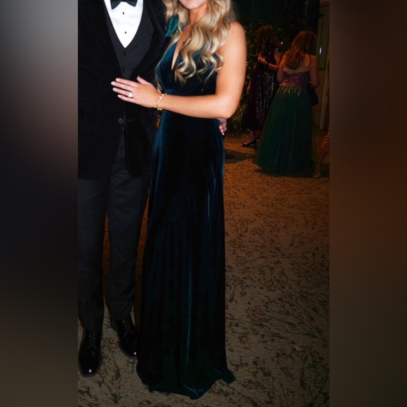 Emerald Green Crushed Velvet Dress - SIZE 8 - Picture 6 of 6